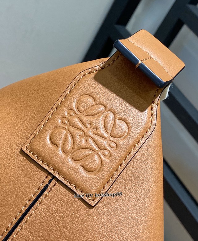 Loewe專櫃2022新款Cubi行李袋肩背包 羅意威Cubi Anagram單肩腋下斜挎包 11325 lyw1251